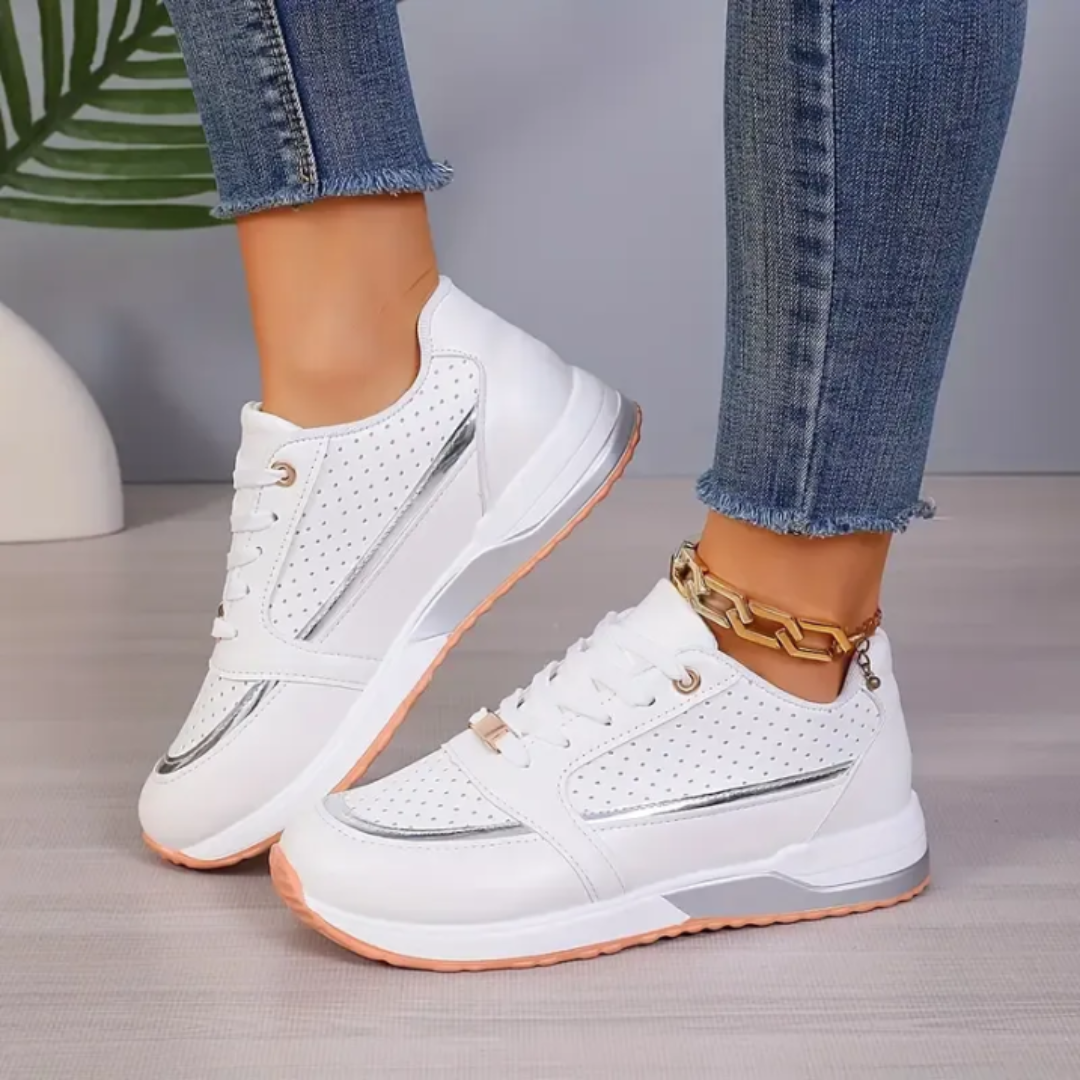 "Baskets femme élégantes avec plateforme légère, lacets, design moderne, ajoutent confort et style à toute tenue."