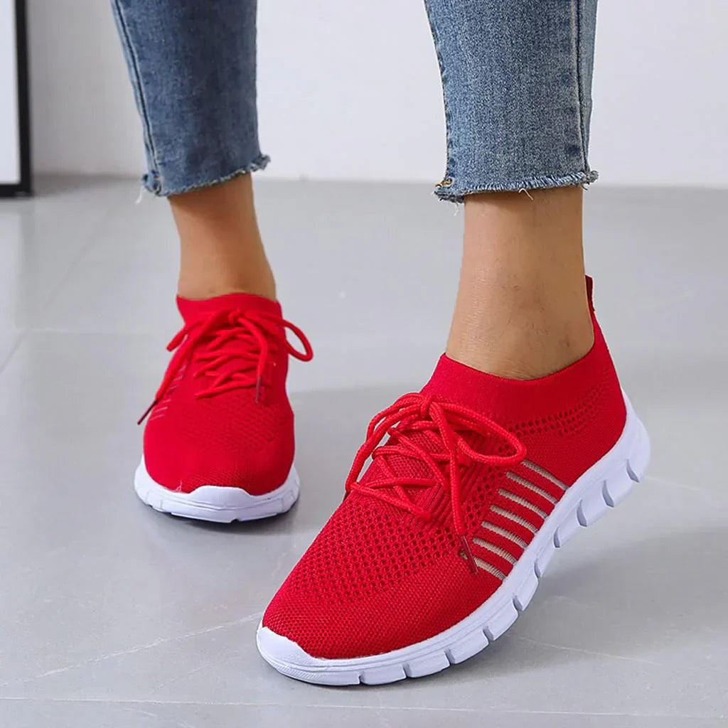 "Baskets orthopédiques femme, design moderne, tissu respirant gris, semelle orthopédique pour confort et soutien optimal."