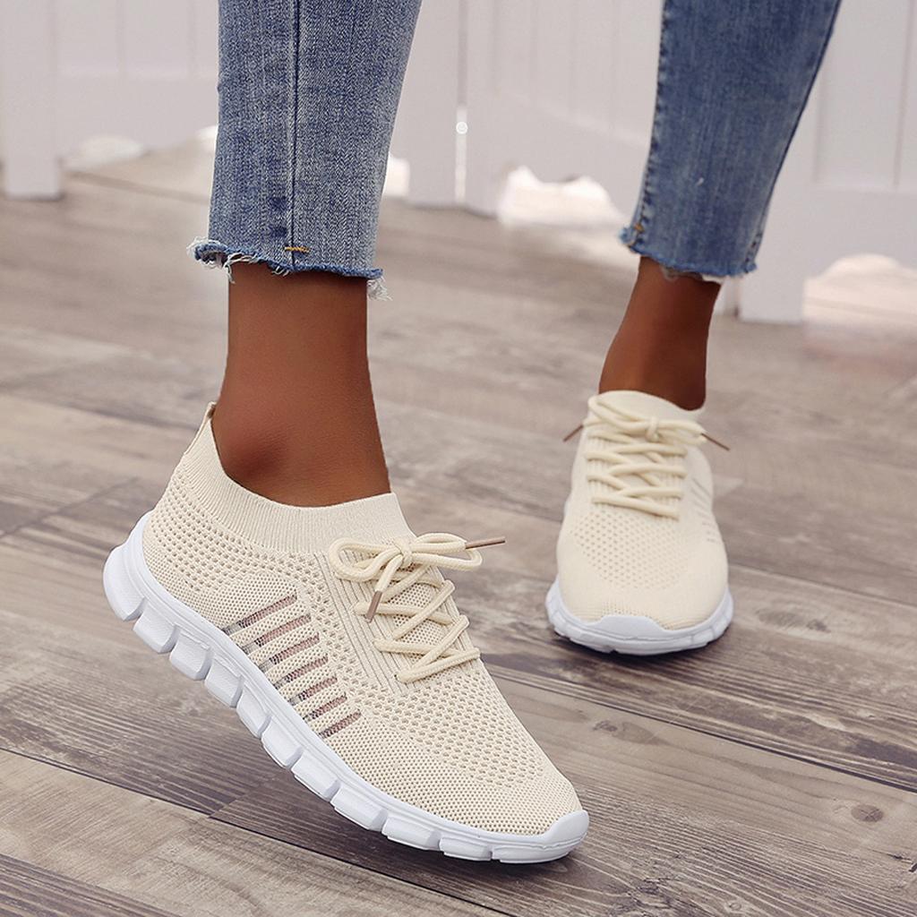 "Baskets orthopédiques femme, design moderne, tissu respirant gris, semelle orthopédique pour confort et soutien optimal."