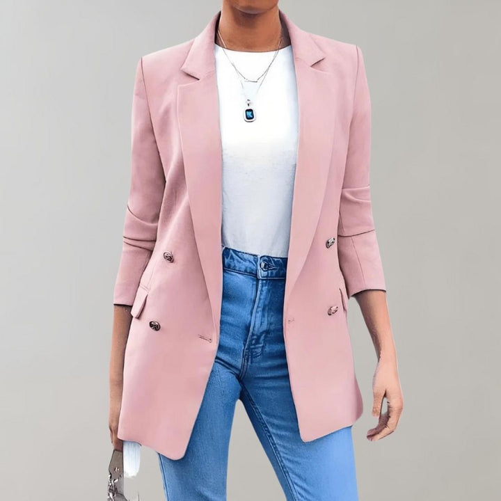 "Blazer élégant femme gris, coupe raffinée, parfait pour bureau ou dîner, confort optimal et style polyvalent."