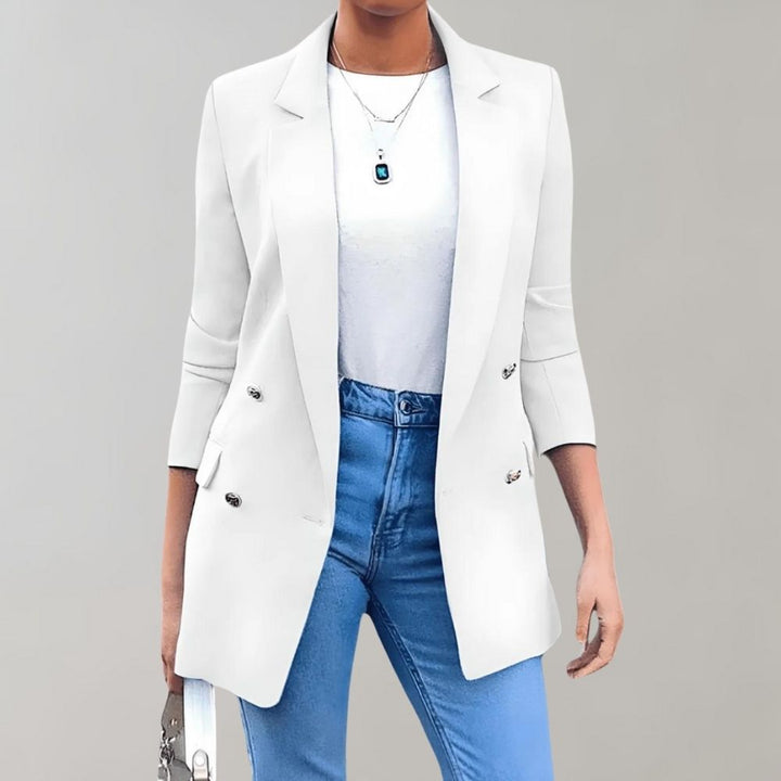 "Blazer élégant femme gris, coupe raffinée, parfait pour bureau ou dîner, confort optimal et style polyvalent."
