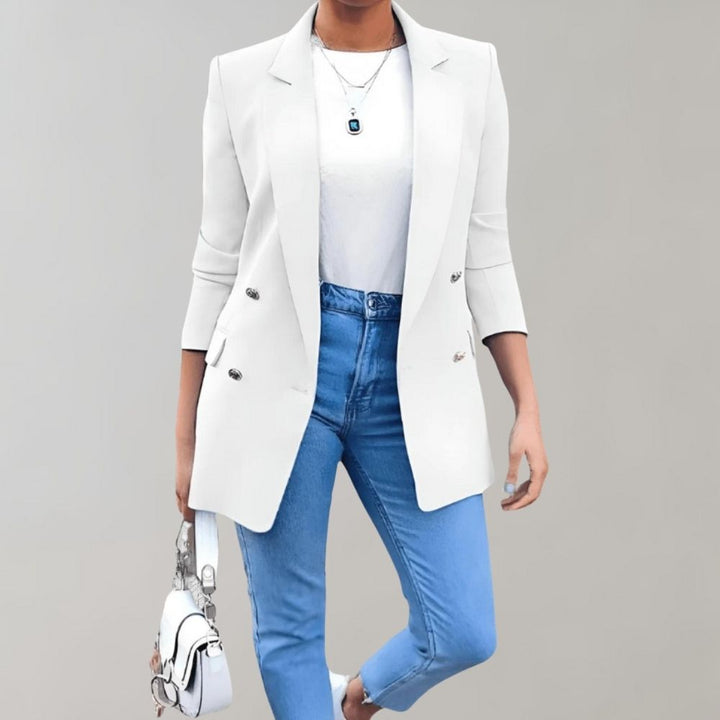 "Blazer élégant femme gris, coupe raffinée, parfait pour bureau ou dîner, confort optimal et style polyvalent."