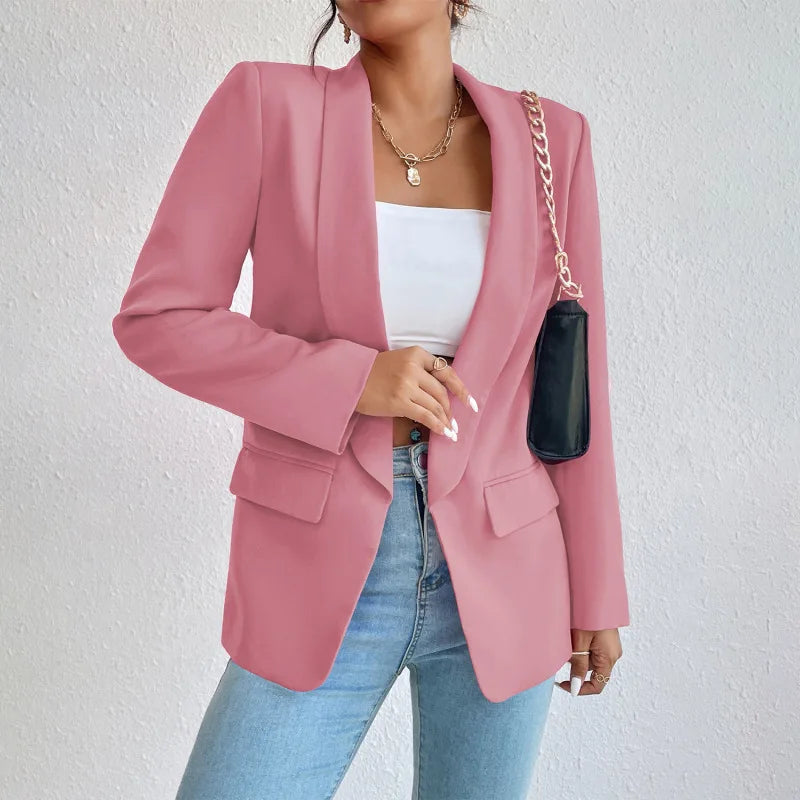 Blazer élégant pour femme, coupe ajustée, lignes classiques, matière douce, parfait pour occasions professionnelles.
