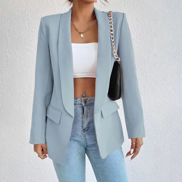 Blazer élégant pour femme, coupe ajustée, lignes classiques, matière douce, parfait pour occasions professionnelles.