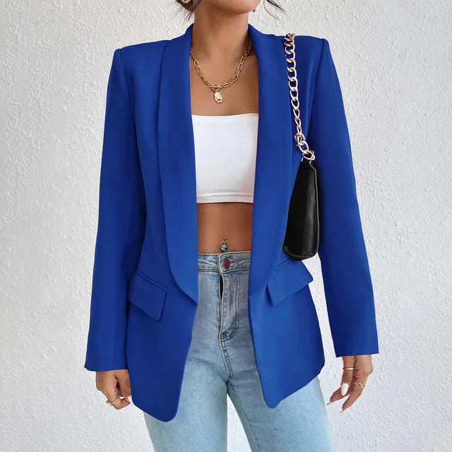 Blazer élégant pour femme, coupe ajustée, lignes classiques, matière douce, parfait pour occasions professionnelles.