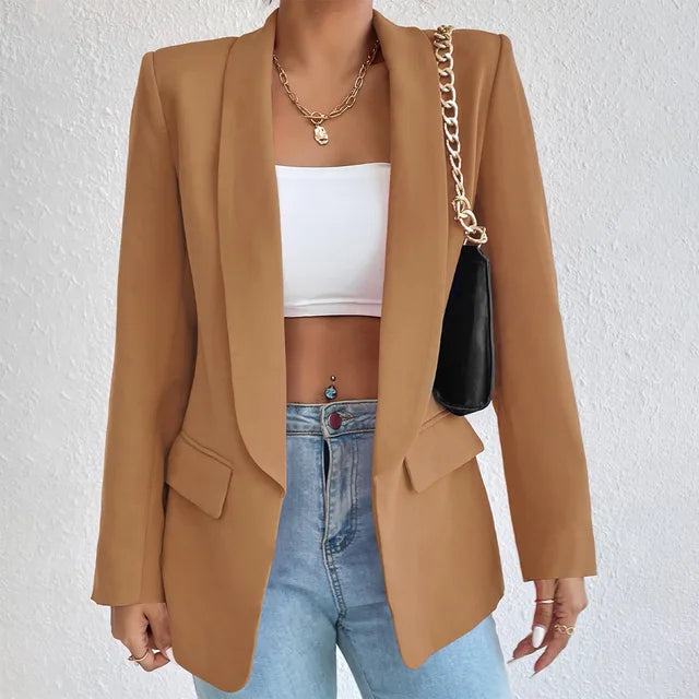 Blazer élégant pour femme, coupe ajustée, lignes classiques, matière douce, parfait pour occasions professionnelles.