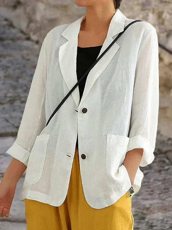 "Blazer en lin bleu pour femme, léger et élégant, coupe fluide, parfait pour une allure chic et décontractée."
