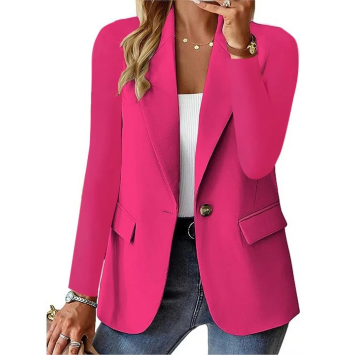 "Blazer femme élégant vue frontale, coupe ajustée, boutons sophistiqués, idéal pour allure professionnelle ou décontractée."