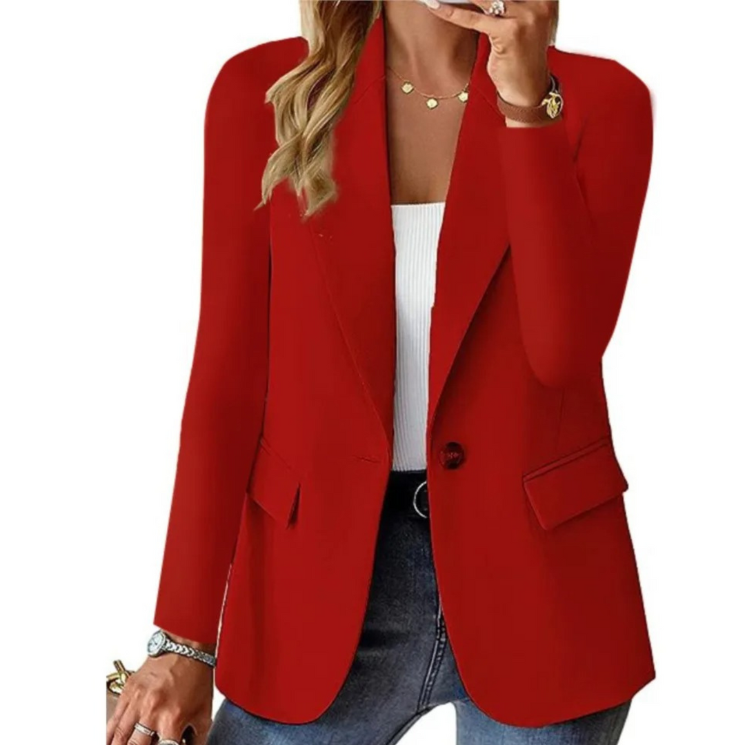 "Blazer femme élégant vue frontale, coupe ajustée, boutons sophistiqués, idéal pour allure professionnelle ou décontractée."