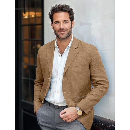 "Blazer homme chic en tissu bleu, coupe fluide, boutons noirs, pour une élégance professionnelle et décontractée."