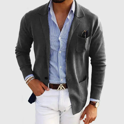 "Blazer homme décontracté avec col revers, poches bouton, style moderne, élégant et polyvalent pour toute occasion."