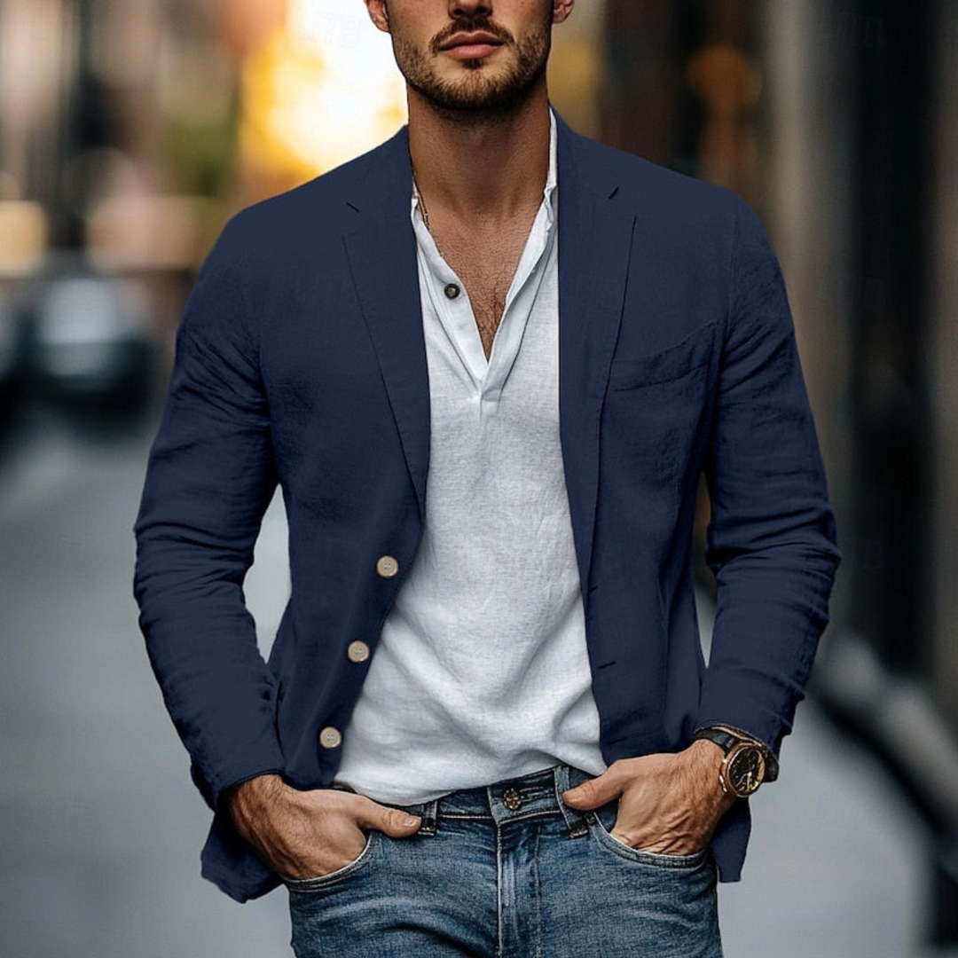 "Blazer léger marine pour homme, coupe moderne, style chic et décontracté, idéal pour l'été et les occasions variées."