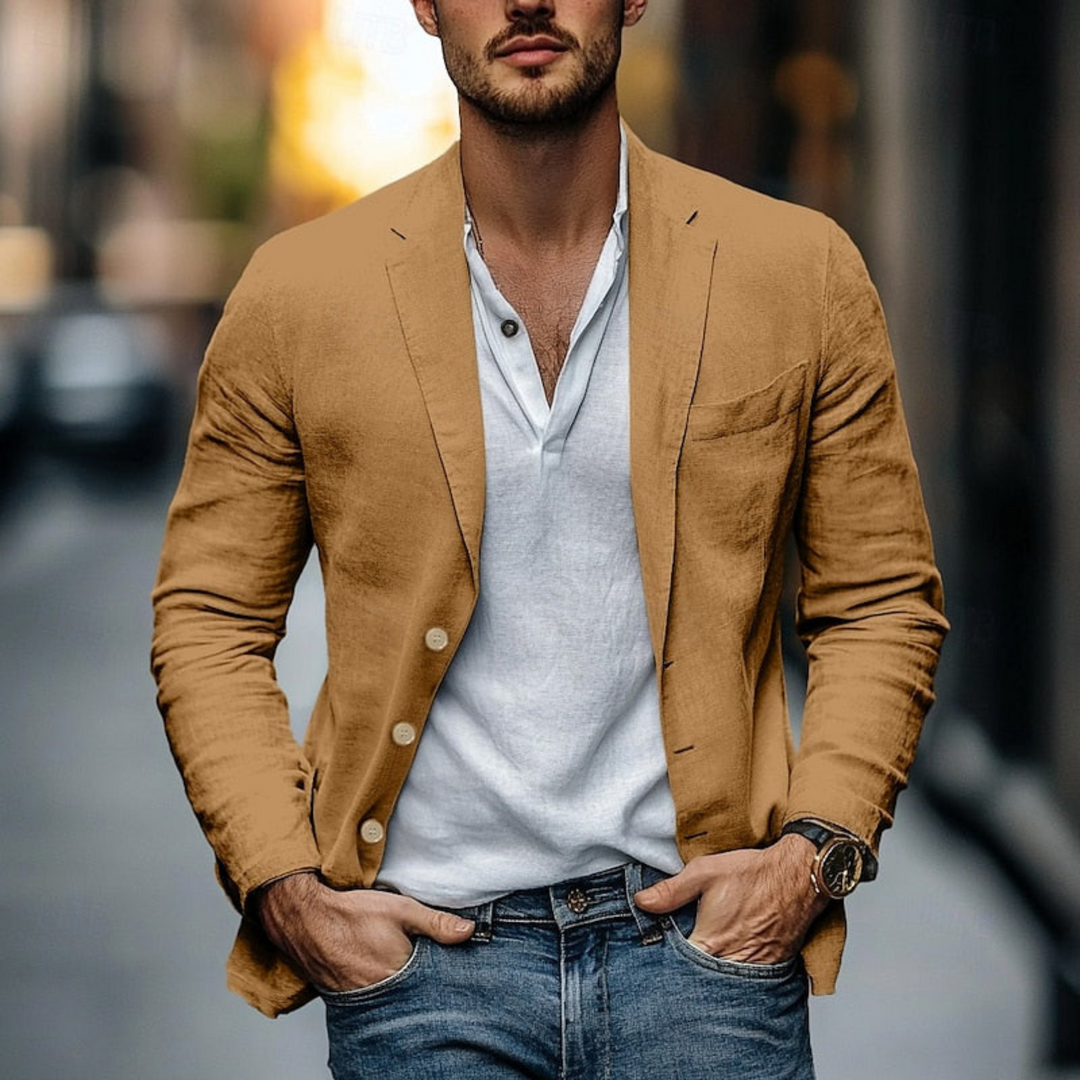 "Blazer léger marine pour homme, coupe moderne, style chic et décontracté, idéal pour l'été et les occasions variées."