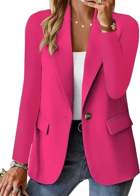 "Blazer long élégant femme face, coupe ajustée, lignes épurées, style moderne, multiples couleurs disponibles."