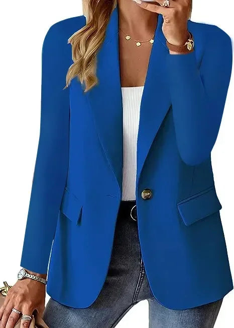"Blazer long élégant femme face, coupe ajustée, lignes épurées, style moderne, multiples couleurs disponibles."