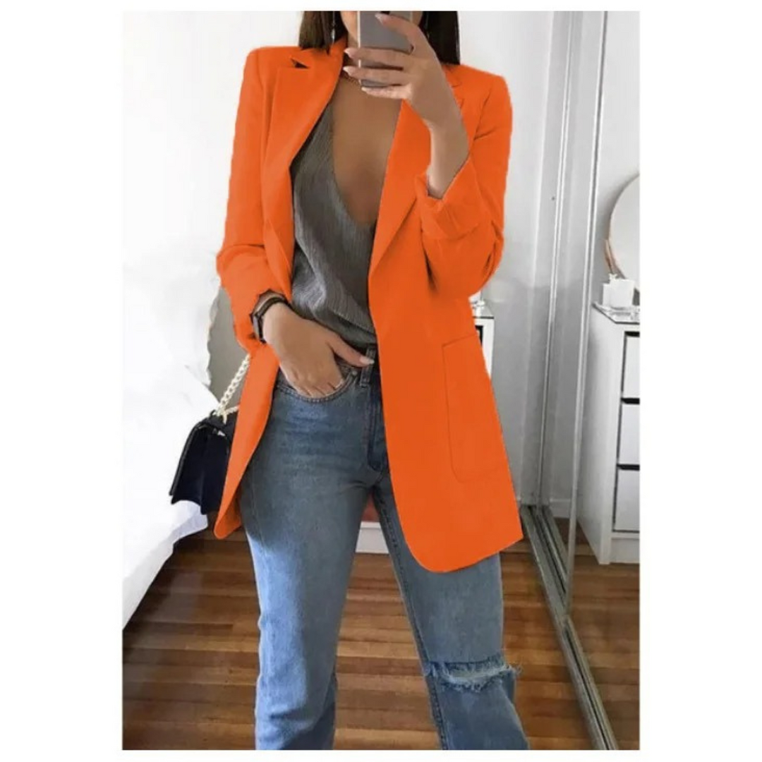 "Blazer long femme élégant bleu, coupe flatteuse, tissu doux, choix polyvalent pour occasions professionnelles ou décontracté