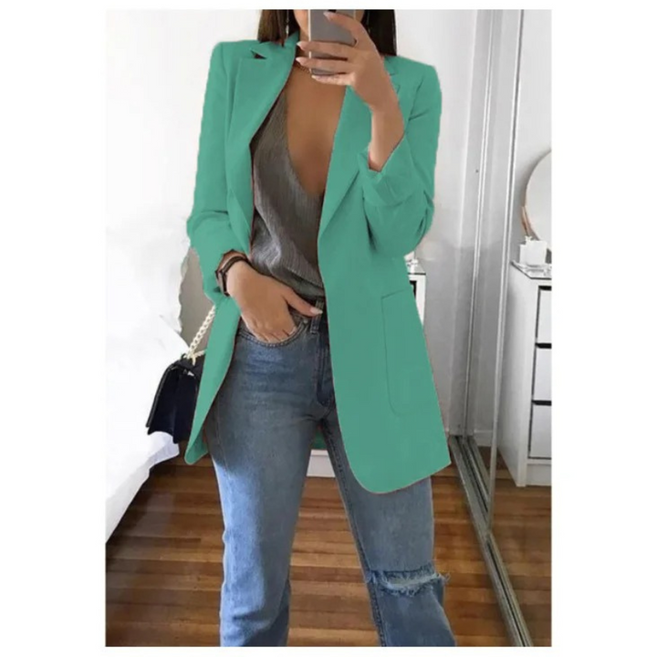 "Blazer long femme élégant bleu, coupe flatteuse, tissu doux, choix polyvalent pour occasions professionnelles ou décontracté