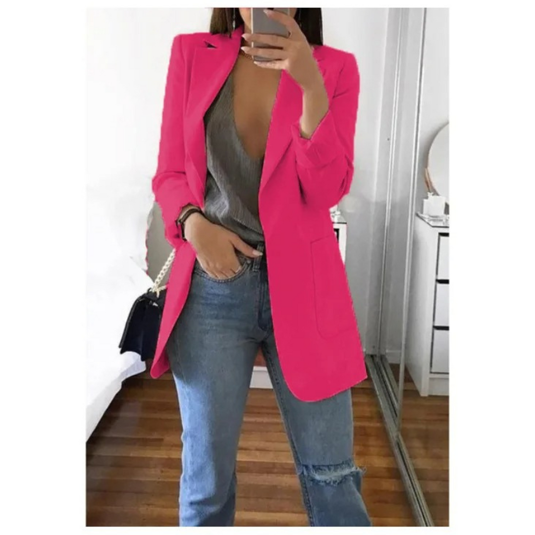 "Blazer long femme élégant bleu, coupe flatteuse, tissu doux, choix polyvalent pour occasions professionnelles ou décontracté