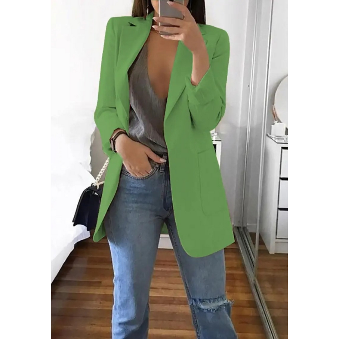 "Blazer long femme élégant bleu, coupe flatteuse, tissu doux, choix polyvalent pour occasions professionnelles ou décontracté