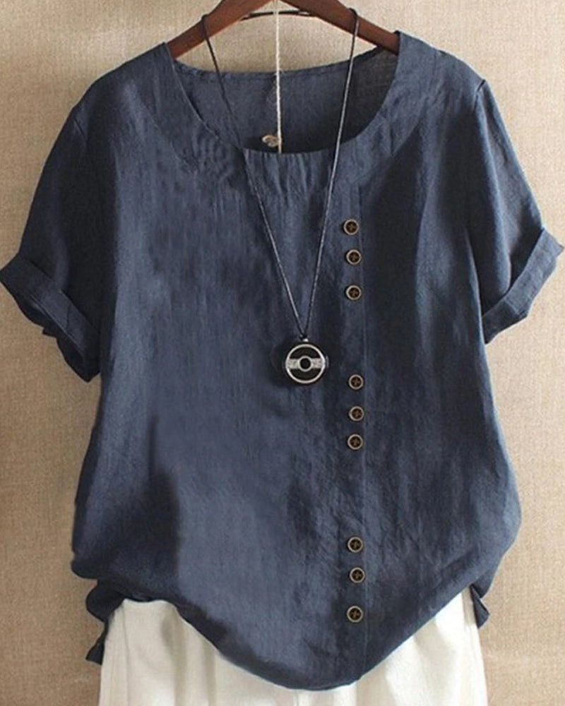 Blouse chic à manches courtes, col rond, en coton doux. Élégante et confortable, idéale pour toutes les occasions.