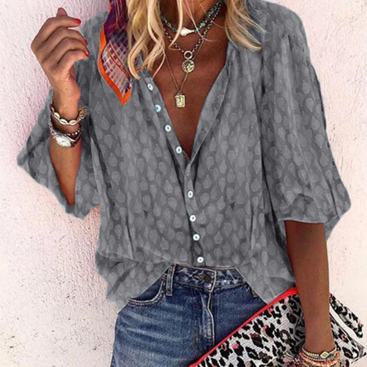 Blouse d'été femme légère et élégante, coupe fluide, parfaite pour looks d'été raffinés et confortables.