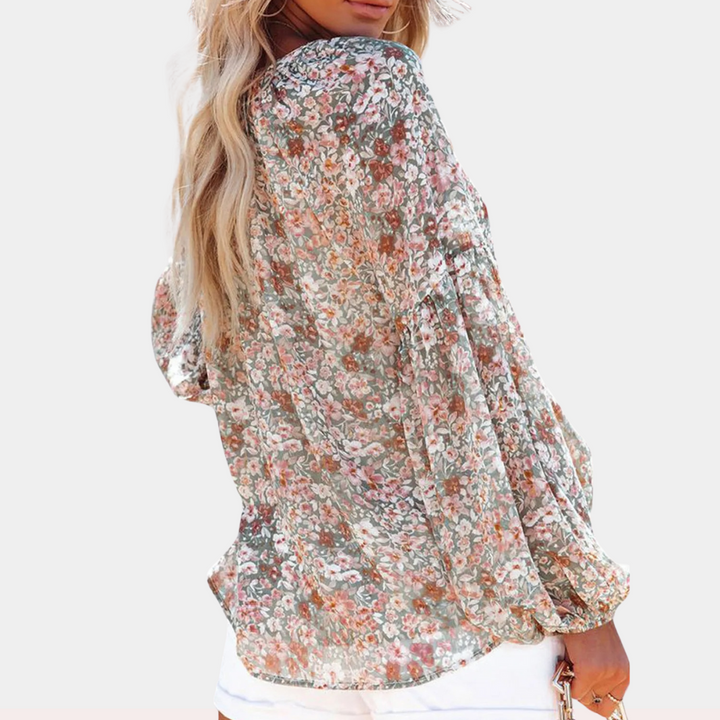 Blouse d'été imprimé floral femme, blanc élégant, tissu léger, pour un style chic et confortable par temps ensoleillé.