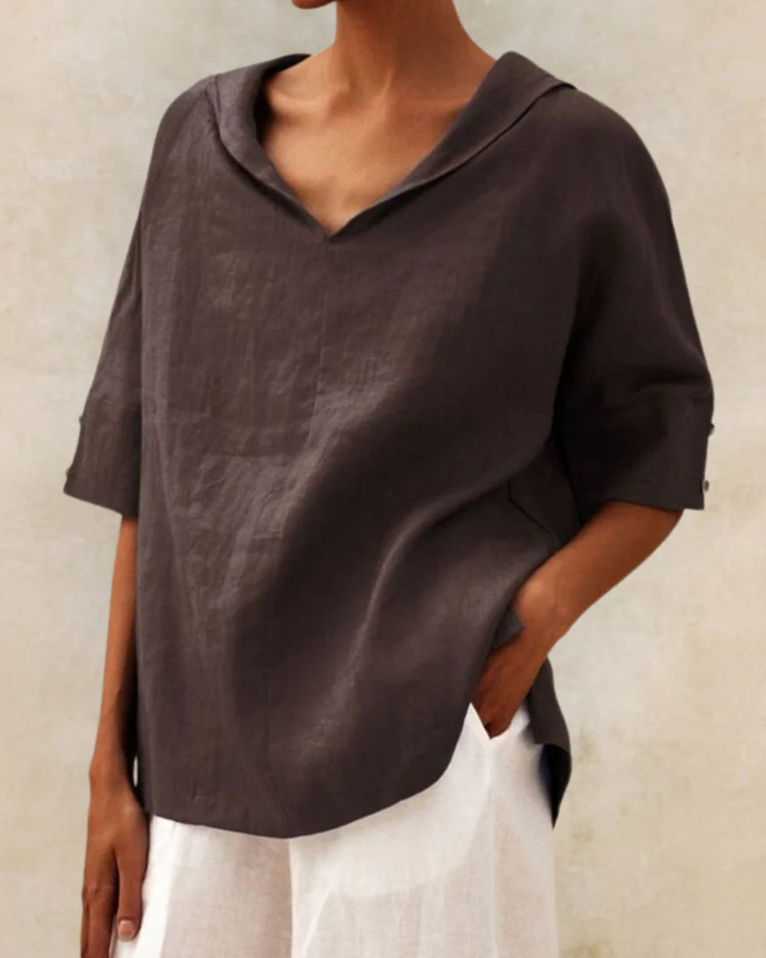 "Blouse en lin femme élégante, respirante, couleur vive, manches courtes, idéale pour l'été, style polyvalent."