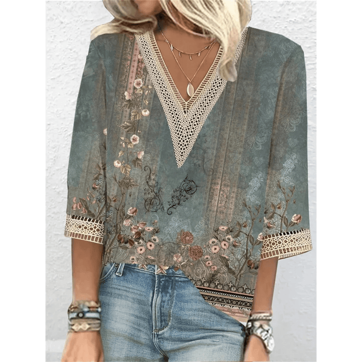 Blouse en soie chic avec col V, coupe moderne, détails délicats, conçue pour confort et élégance au quotidien.