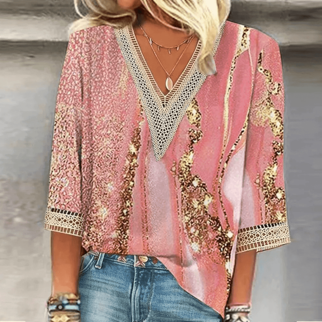 Blouse en soie chic avec col V, coupe moderne, détails délicats, conçue pour confort et élégance au quotidien.
