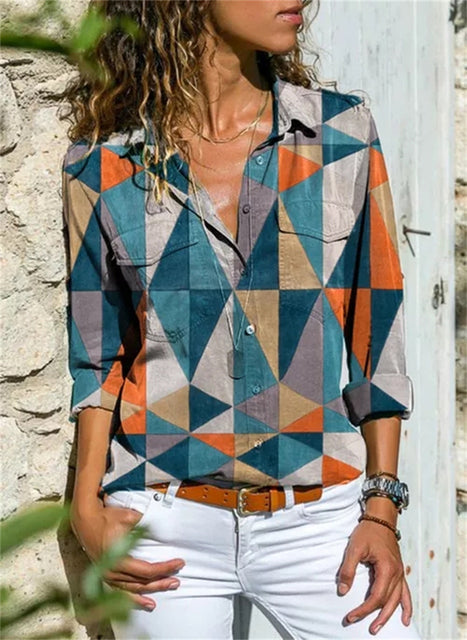 Blouse féminine élégante Séverine, coupe ludique, manches longues, tissu léger, idéal pour un look moderne et estival.