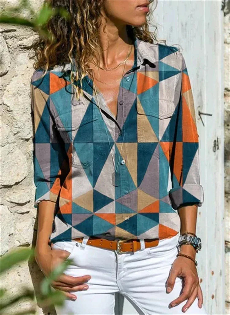 Blouse féminine élégante Séverine, coupe ludique, manches longues, tissu léger, idéal pour un look moderne et estival.