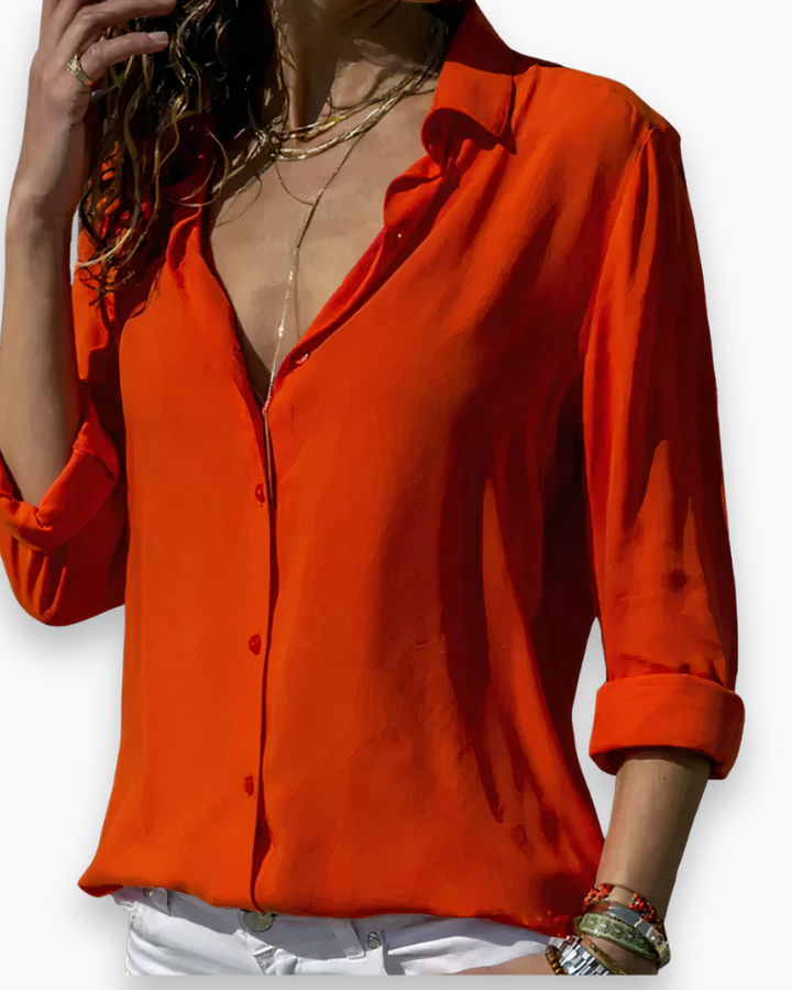 "Blouse femme blanche élégante à manches longues, coupe chic, idéale pour bureau ou soirée, visible en blanc et bleu clair."