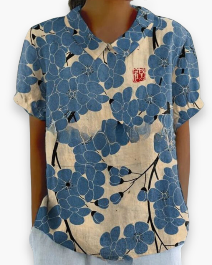 "Blouse florale décontractée femme, vue avant, coupe ample, imprimé fleuri coloré, tissu léger parfait pour l'été."