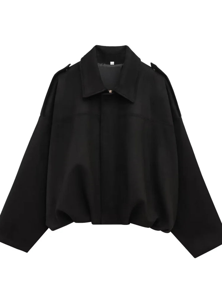 "Blouson aviateur en daim pour femme, style bomber chic, coupe intemporelle, parfait pour printemps-été."