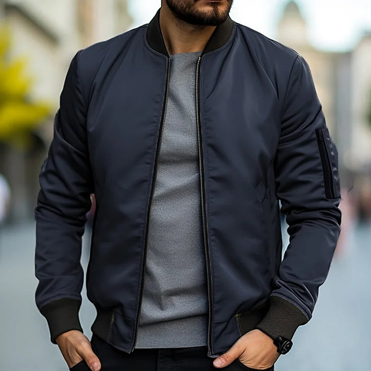 "Blouson bomber homme moderne, confortable, protection intempéries, design élégant avec bords côtelés et poches pratiques"