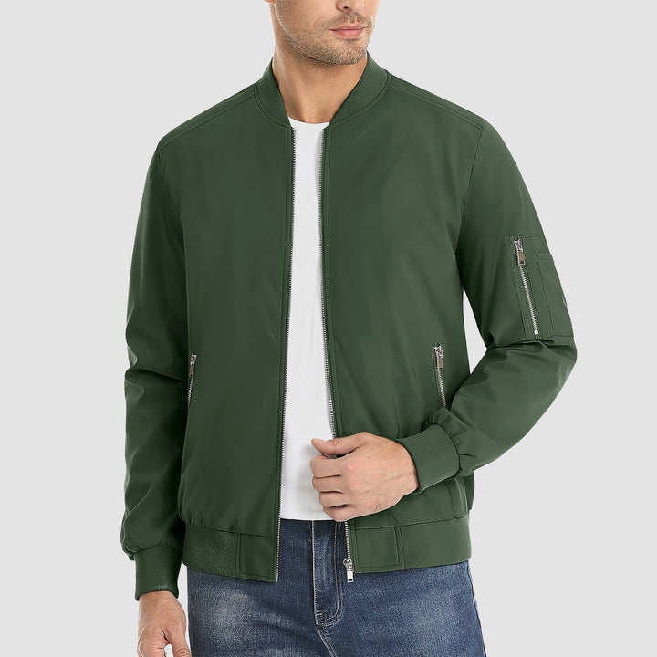 "Blouson bomber léger homme printanier, fermeture éclair, coupe moderne, tissu respirant, couleur bleu royal vibrant."