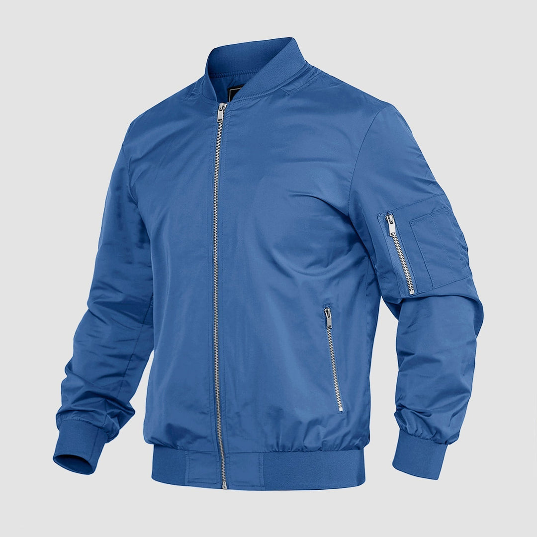 "Blouson bomber léger homme printanier, fermeture éclair, coupe moderne, tissu respirant, couleur bleu royal vibrant."