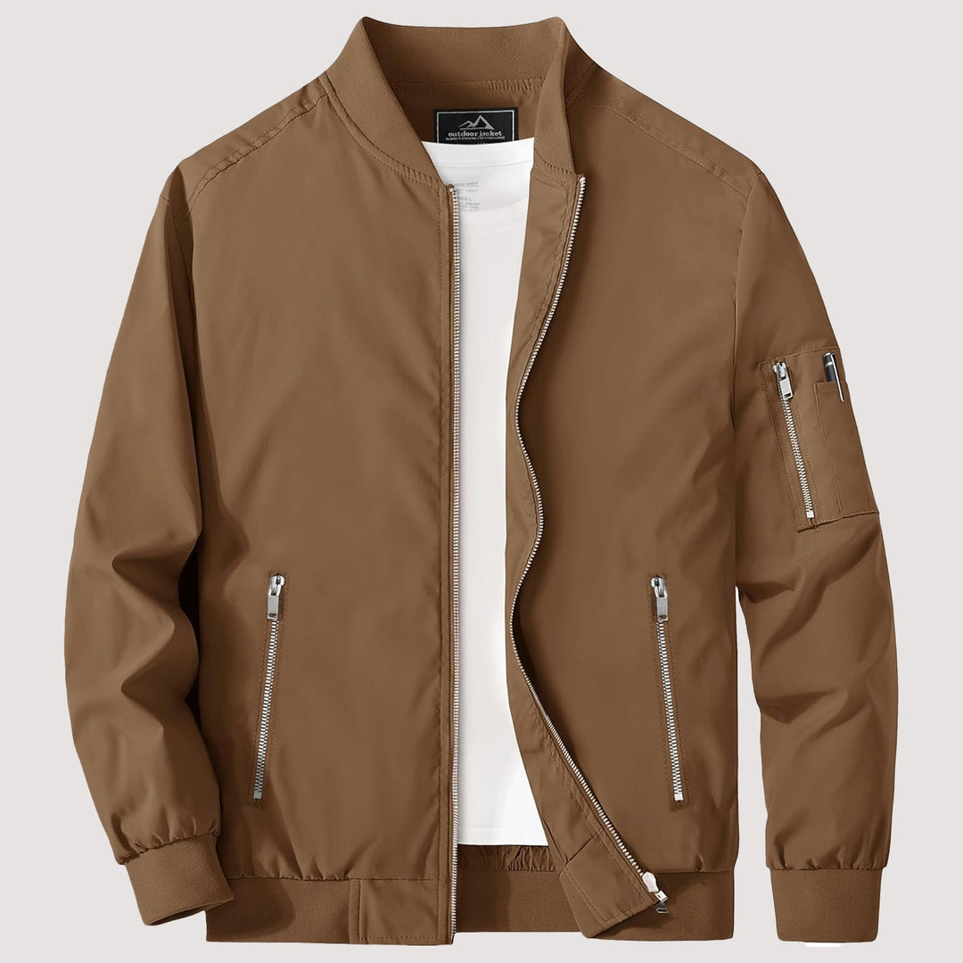 "Blouson bomber léger homme printanier, fermeture éclair, coupe moderne, tissu respirant, couleur bleu royal vibrant."