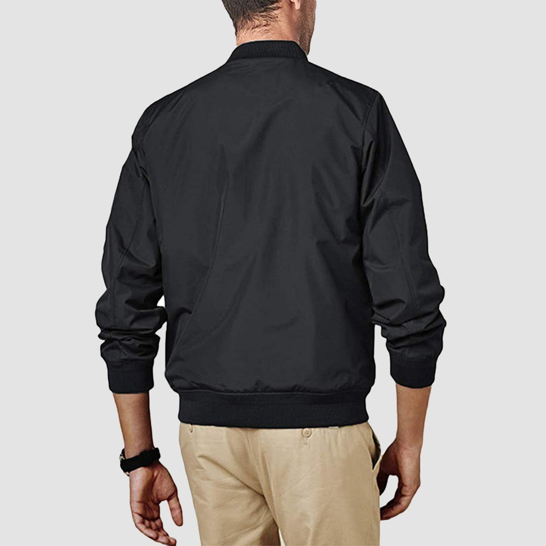 "Blouson bomber léger homme printanier, fermeture éclair, coupe moderne, tissu respirant, couleur bleu royal vibrant."