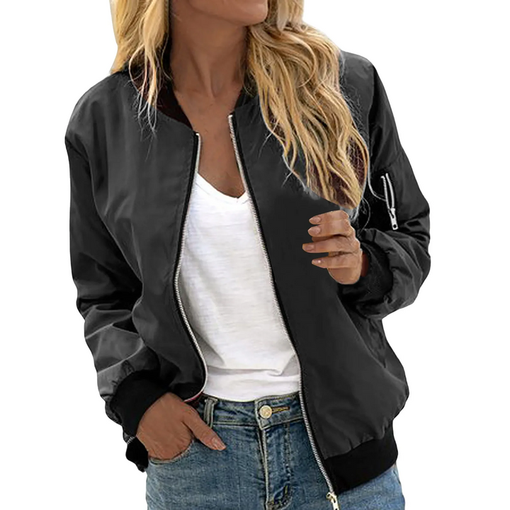 "Blouson bomber léger pour femme avec zip, tissu polyester doux, coupe moderne adaptée aux journées printanières."