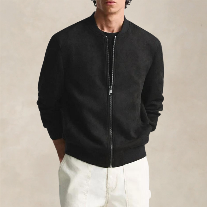 "Blouson en daim homme, style bomber, fermeture zippée, bords côtes élégants, couleur marron, pour look décontracté raffiné."