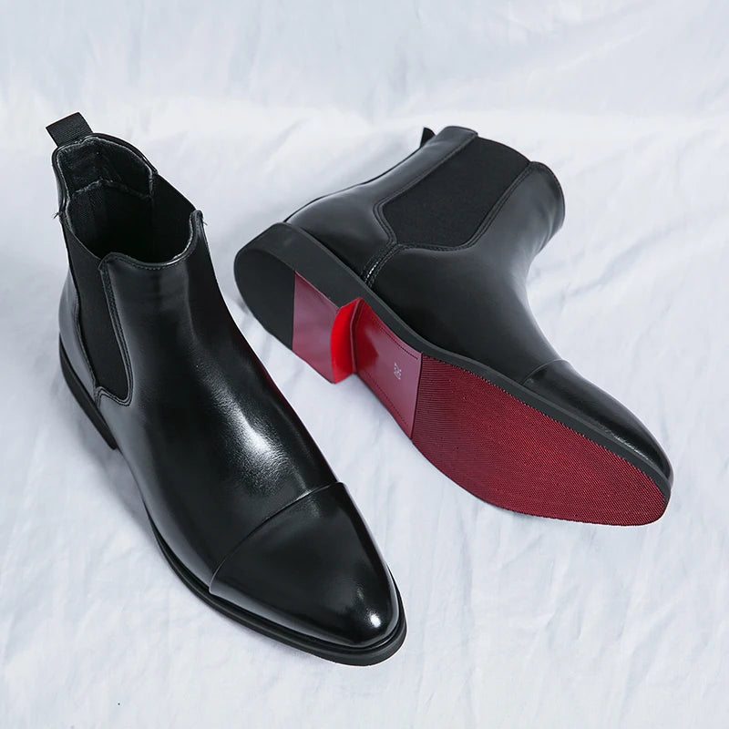 Bottes Chelsea homme en cuir lisse, bout droit, style classique, coupe ajustée, faciles à enfiler; élégance et confort.