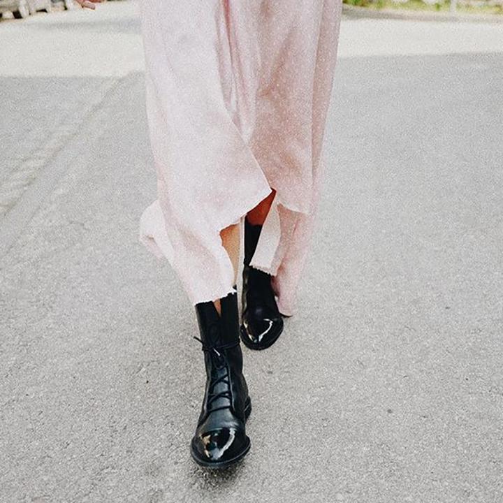 Bottes classiques femme cuir véritable noir et marron, design élégant et confort supérieur, semelle antiglisse.