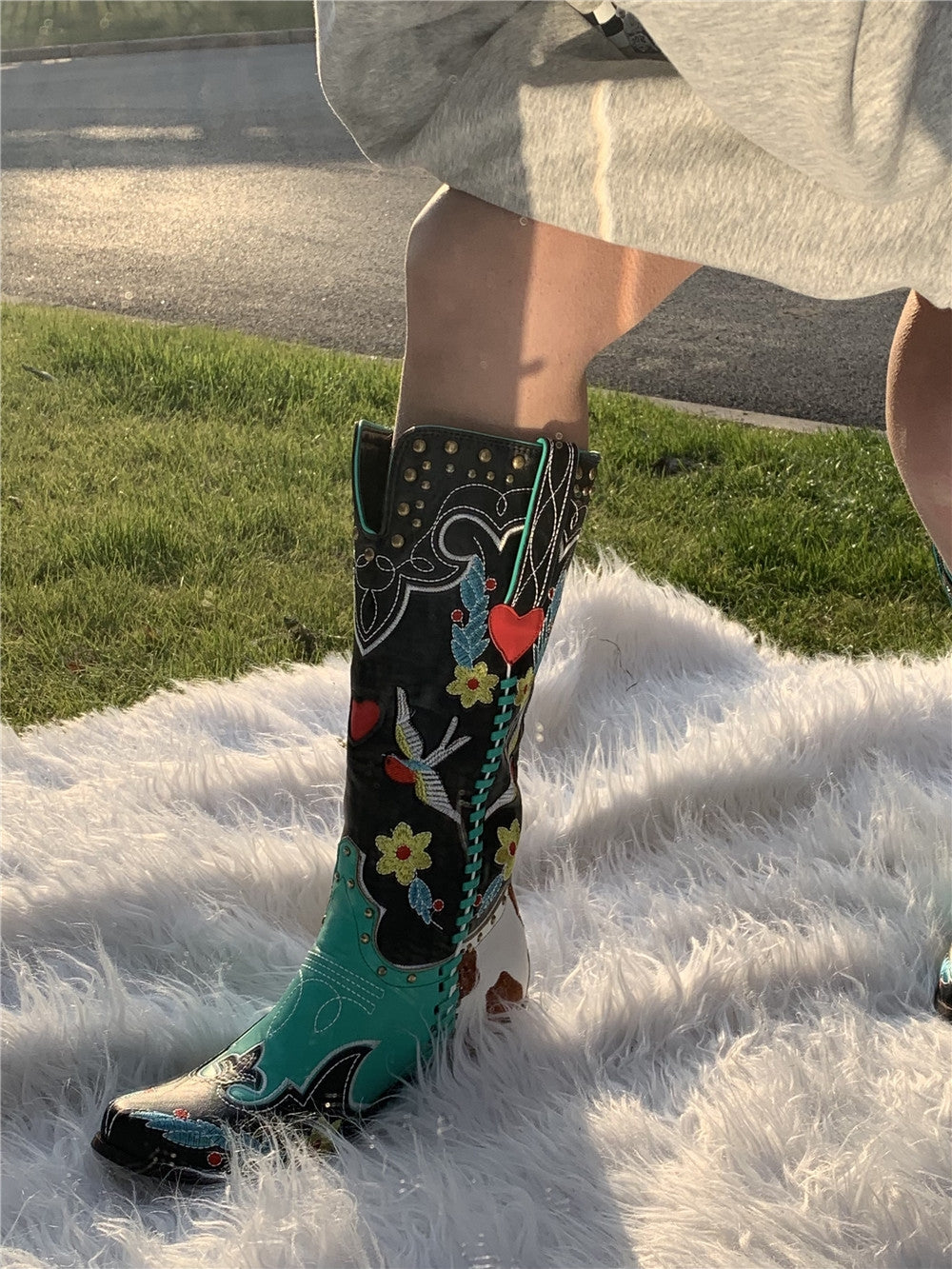 Bottes cowboy en cuir pour femmes, design western chic, semelle ergonomique, couleur marron, confort et élégance intemporelle
