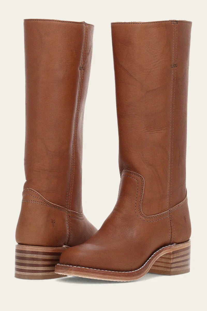 "Bottes en cuir foncé pour femmes, élégantes et confortables, style raffiné et intemporel pour toutes les occasions."