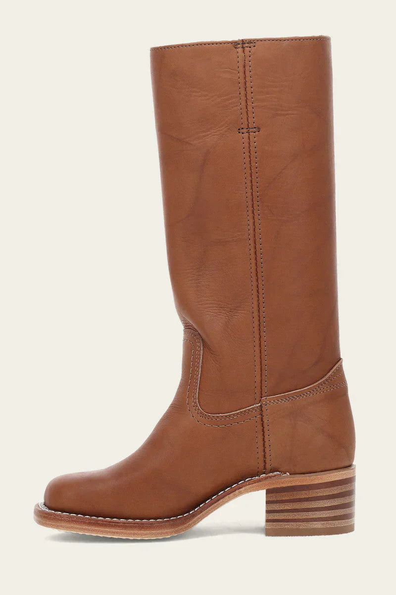 "Bottes en cuir foncé pour femmes, élégantes et confortables, style raffiné et intemporel pour toutes les occasions."