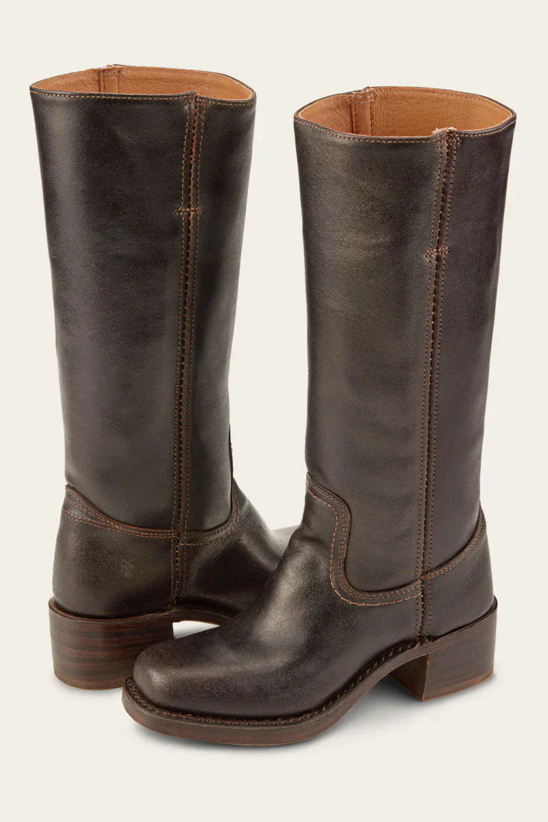 "Bottes en cuir foncé pour femmes, élégantes et confortables, style raffiné et intemporel pour toutes les occasions."