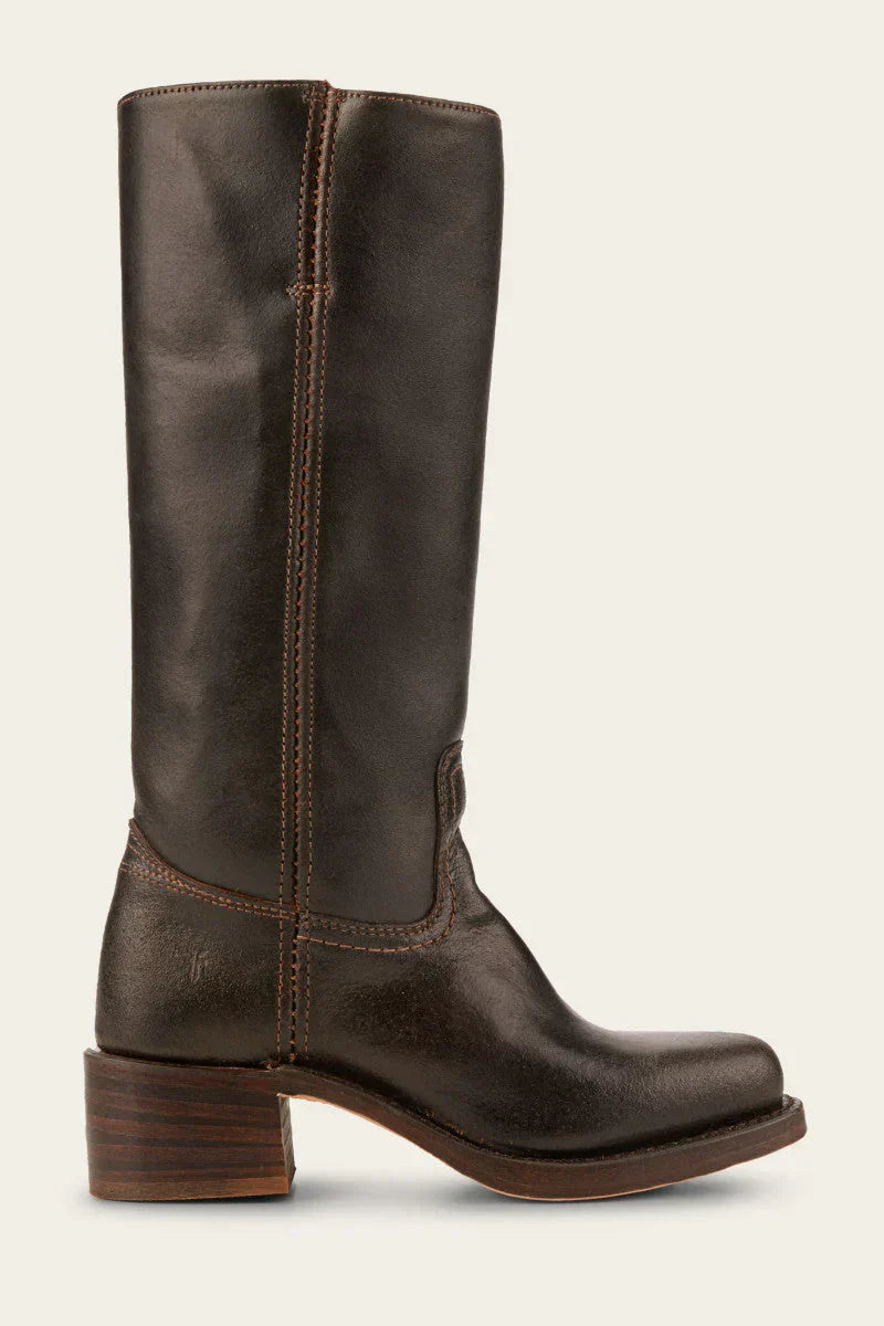 "Bottes en cuir foncé pour femmes, élégantes et confortables, style raffiné et intemporel pour toutes les occasions."