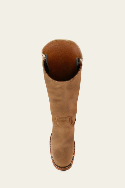 "Bottes en cuir foncé pour femmes, élégantes et confortables, style raffiné et intemporel pour toutes les occasions."