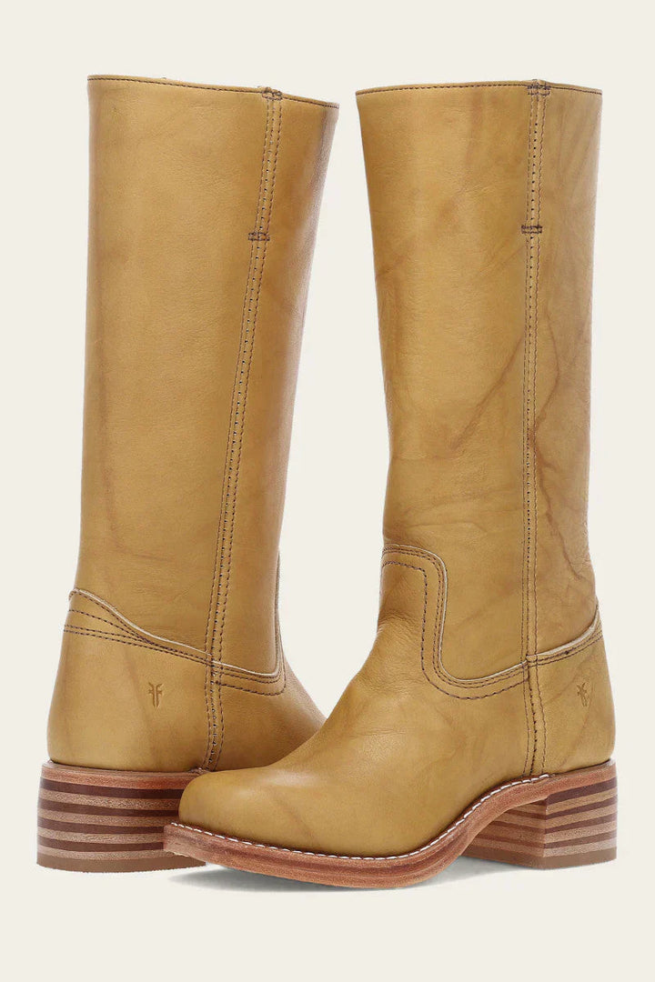 "Bottes en cuir foncé pour femmes, élégantes et confortables, style raffiné et intemporel pour toutes les occasions."